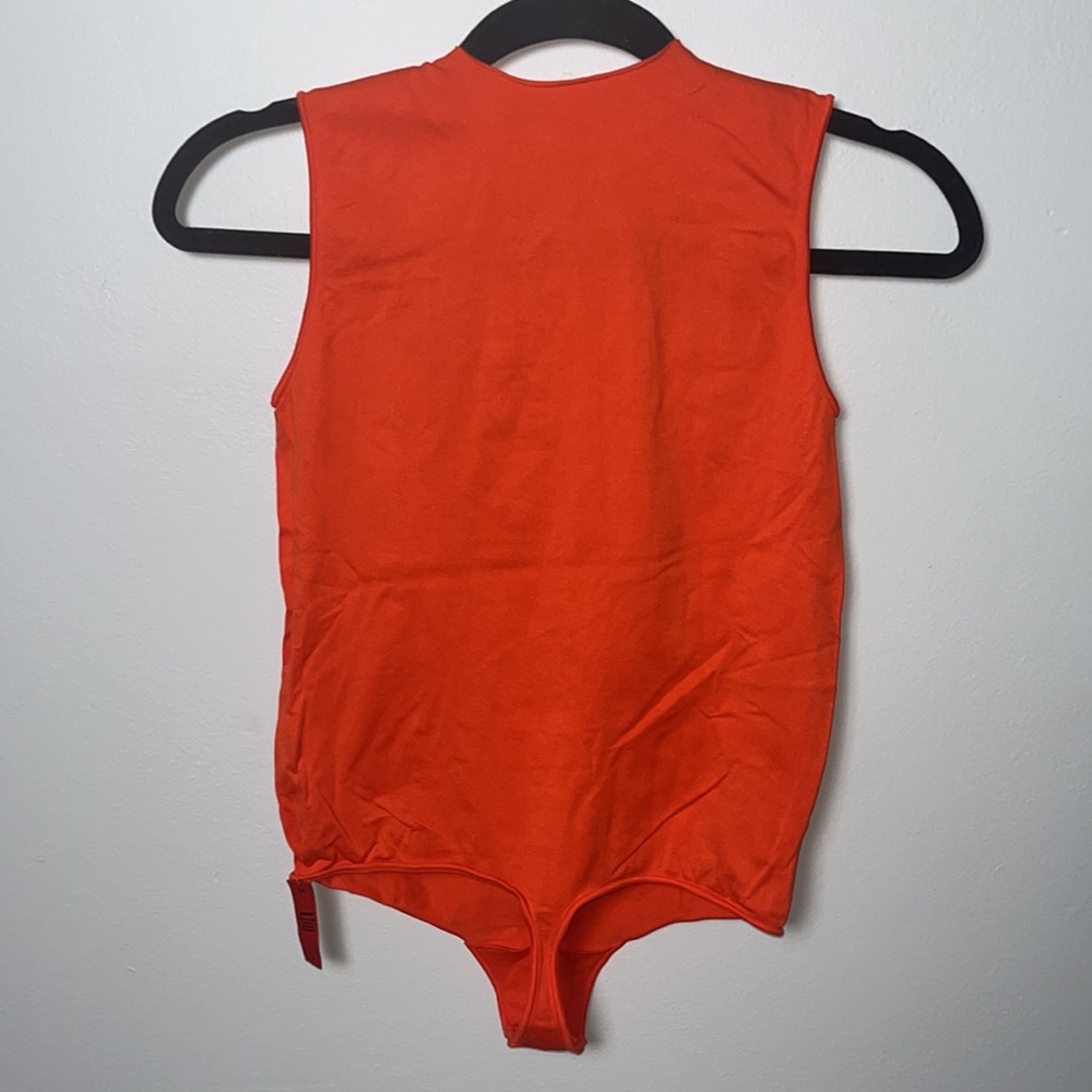 skims ESSENTIAL CREW NECK SLEEVELESS BODYSUIT | FIRE L/XL